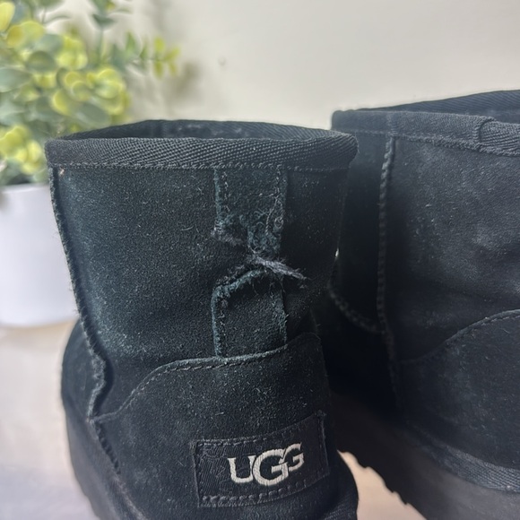 UGG Classic Mini Platform Black Little Girl Size 13 - Picture 3 of 9